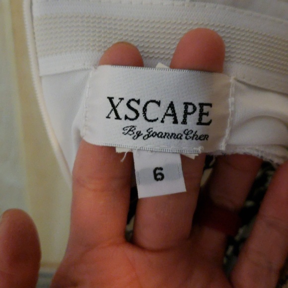 Black and white floral gown - Picture 4 of 4